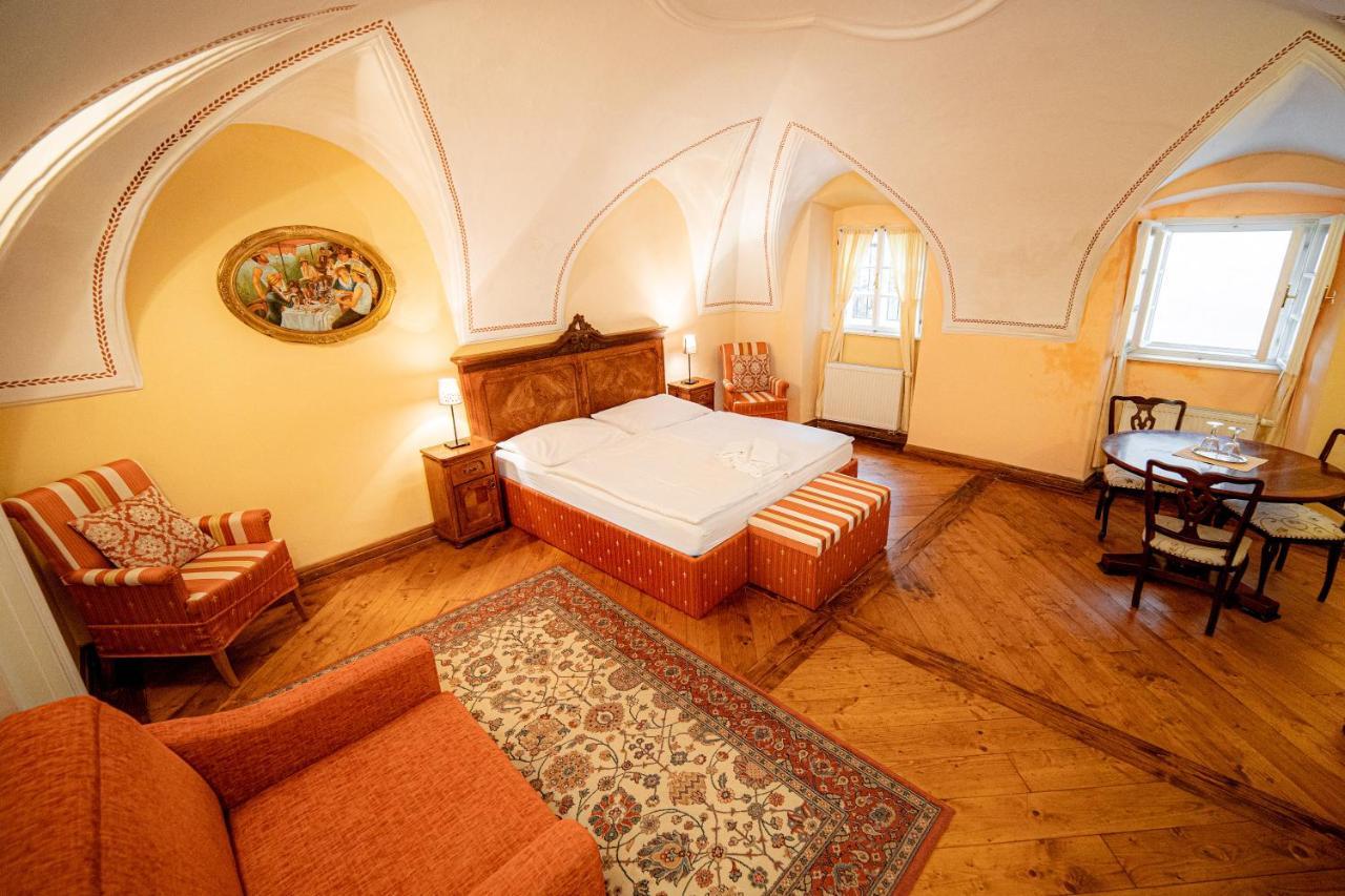 Penzion Cosmopolitan Ii. Banská Štiavnica エクステリア 写真