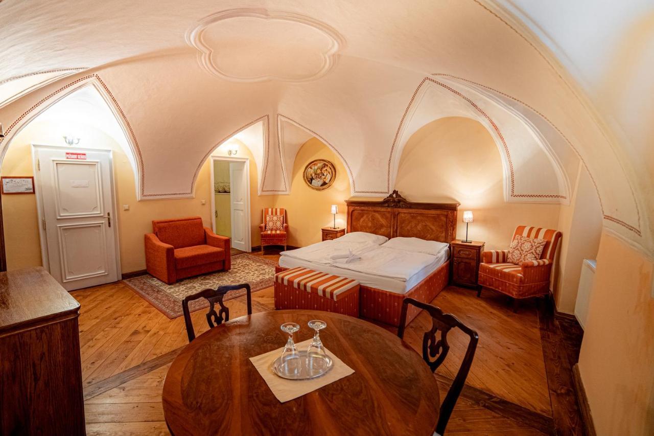 Penzion Cosmopolitan Ii. Banská Štiavnica エクステリア 写真